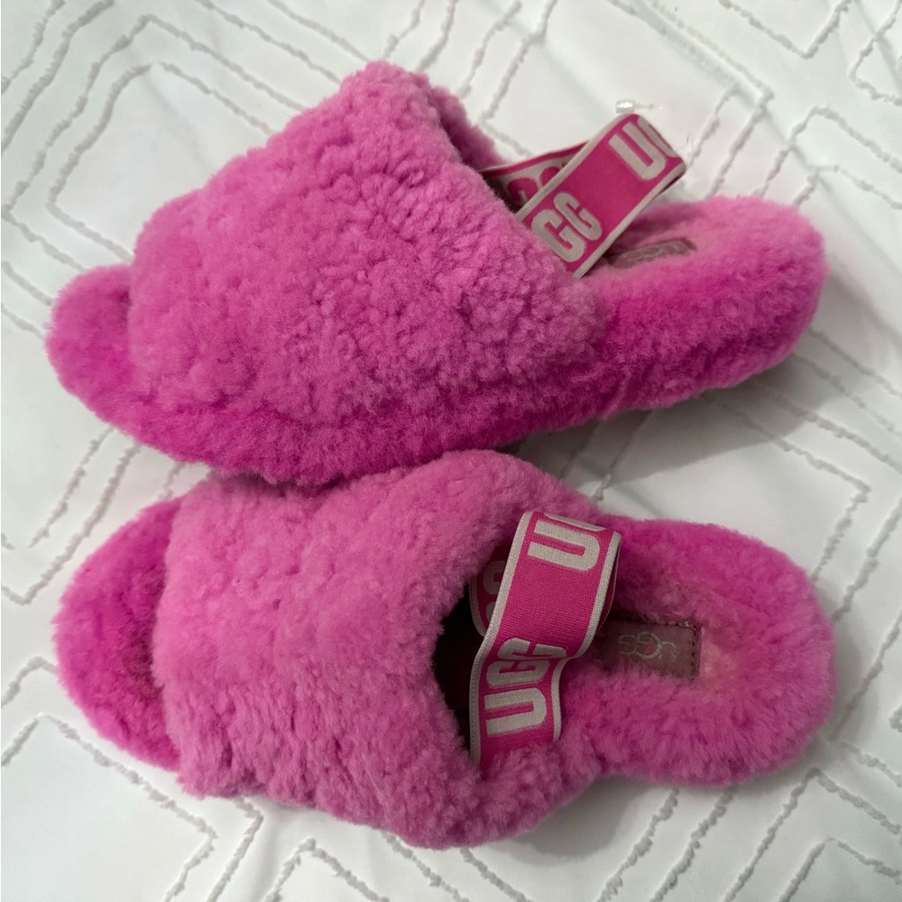✨️UGG Pink Fluffy Sandals✨️ - Picture 6 of 9
